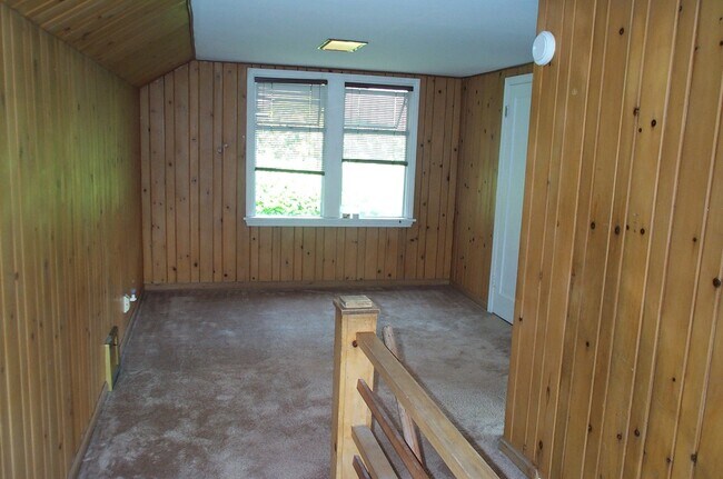 Building Photo - Queen Anne House