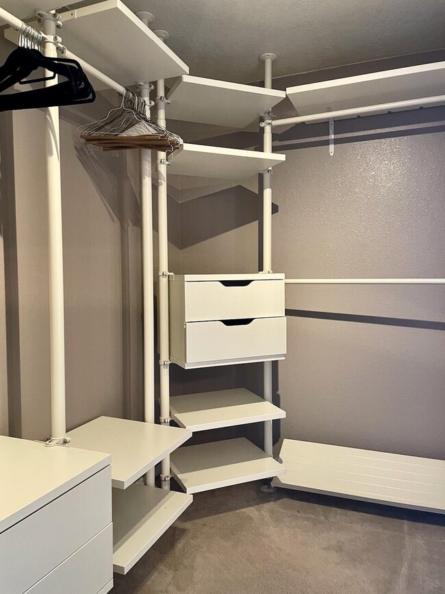 Building Photo - 12408 Mangas Trail NE