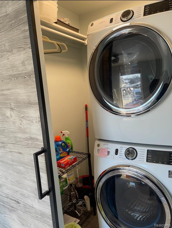 Building Photo - 24356 E River Rd