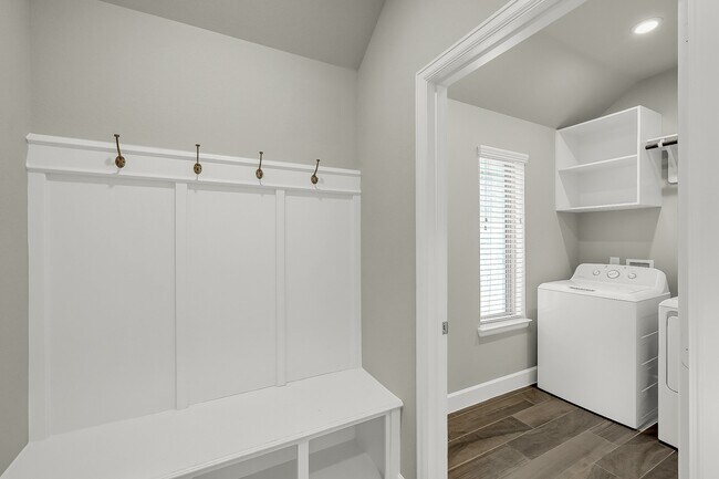 Building Photo - 328 Rise Ln