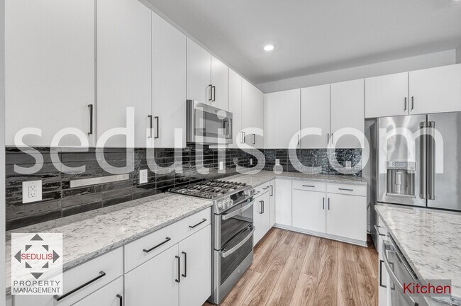 Building Photo - 4555 Mixson Ave