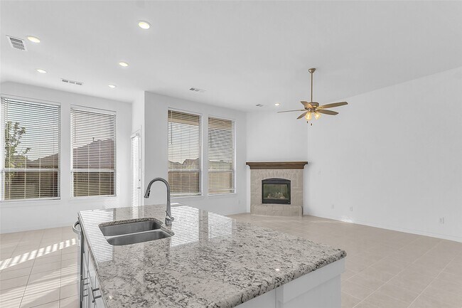 Building Photo - 1805 Everglades Dr