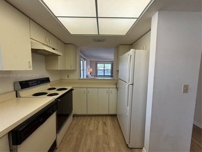Building Photo - 123 SW 47th Terrace