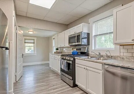 Building Photo - 5144 Greenwood St