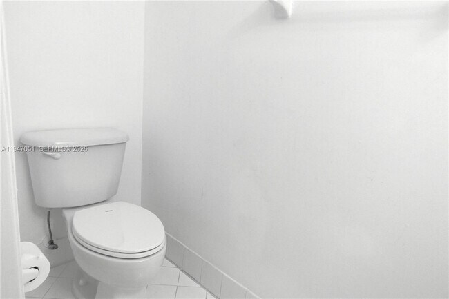 Building Photo - 1485 NE 33rd Rd