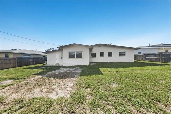 Building Photo - 1062 Indian Rocks Rd