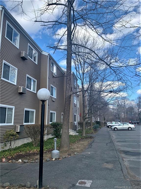 Building Photo - 14 Newtown Rd