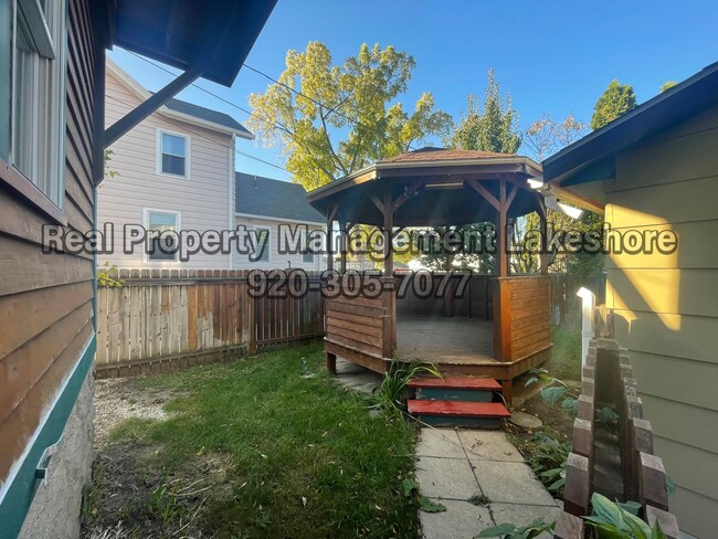 Building Photo - Fully Furnished House - Six or Twelve Mont...