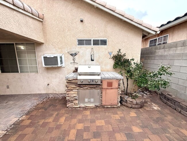 Building Photo - Beautiful 3-Bedroom Home with Solar!—Near Hualapai Mountain Rd