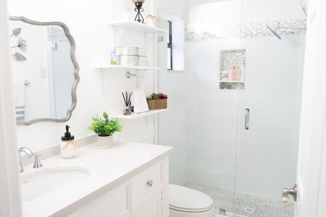 Building Photo - 5360 Kim Ct