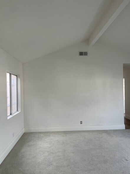 Light and bright Primary Bedroom Suite - 2220 Curtis Ave