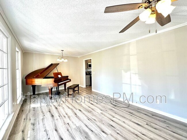 Building Photo - 6 Duck Pond Ct