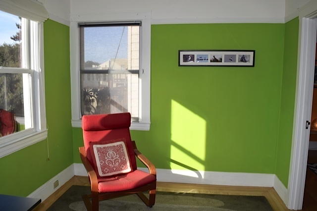 Building Photo - Furnished 2 Bd + Sunroom/Office with Parki...