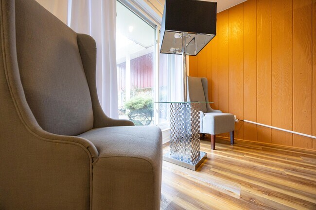 Building Photo - 27701 Mills Ave