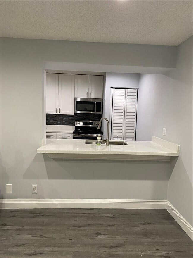 Building Photo - 401 SW 86th Ave