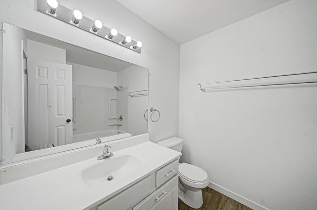 Building Photo - 165 Glenn Pl