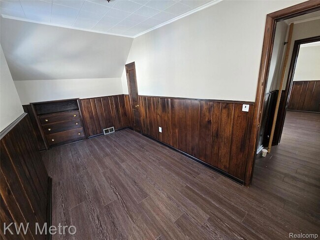 Building Photo - 1305 Collegewood St