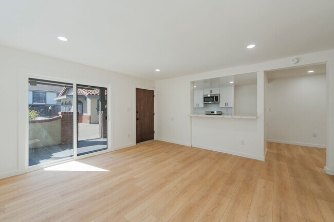 Building Photo - 1239 W Rosecrans Ave