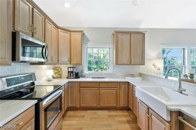 Building Photo - 2130 Sunset Cir
