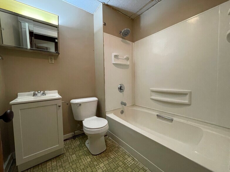 Building Photo - 1001 S Barstow St