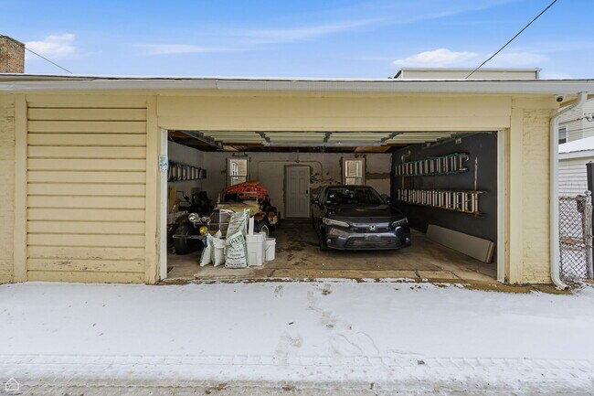 Building Photo - 5151 W Agatite Ave