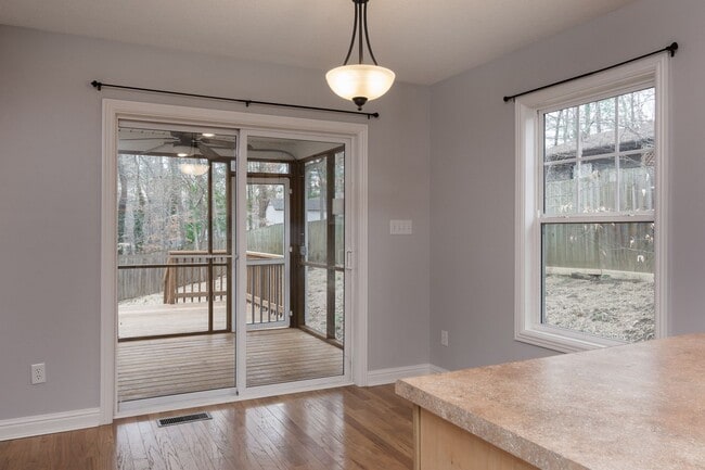 Building Photo - Central AVL - Beautiful 3/2 Cape Cod