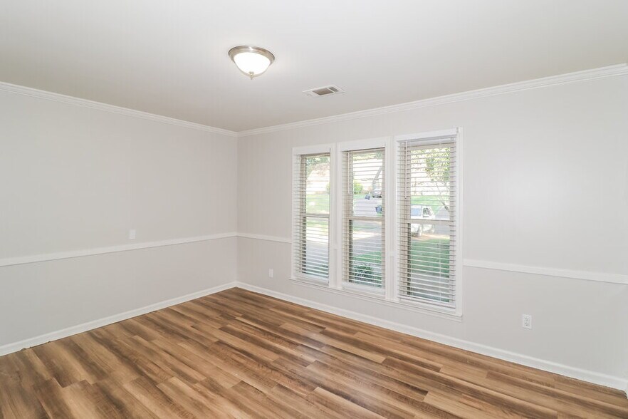 Building Photo - 8620 Kettering Dr