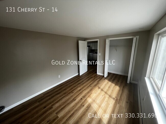 Building Photo - 131 Cherry St