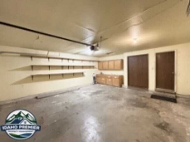 Building Photo - 1472 Storey St