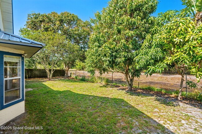 Building Photo - 3390 Floral Palm Blvd