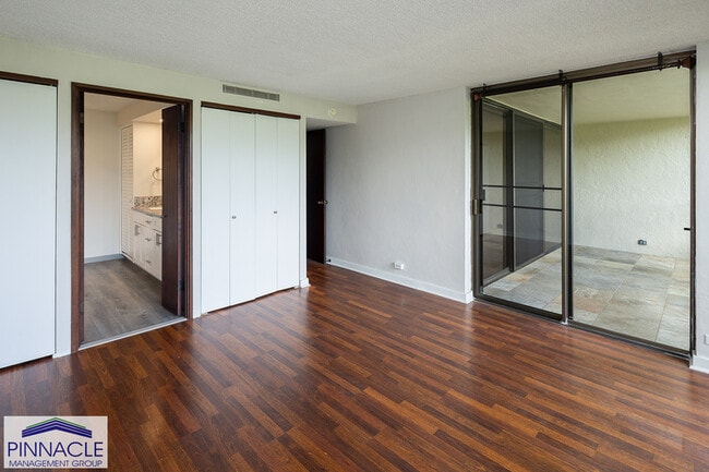 Building Photo - 500 Lunalilo St