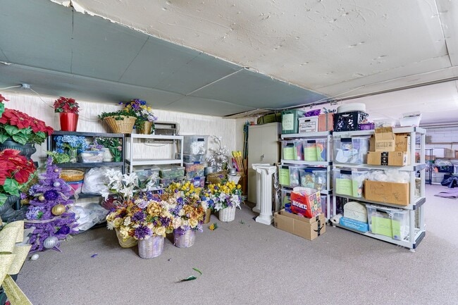 Building Photo - Spring Glen Business Center