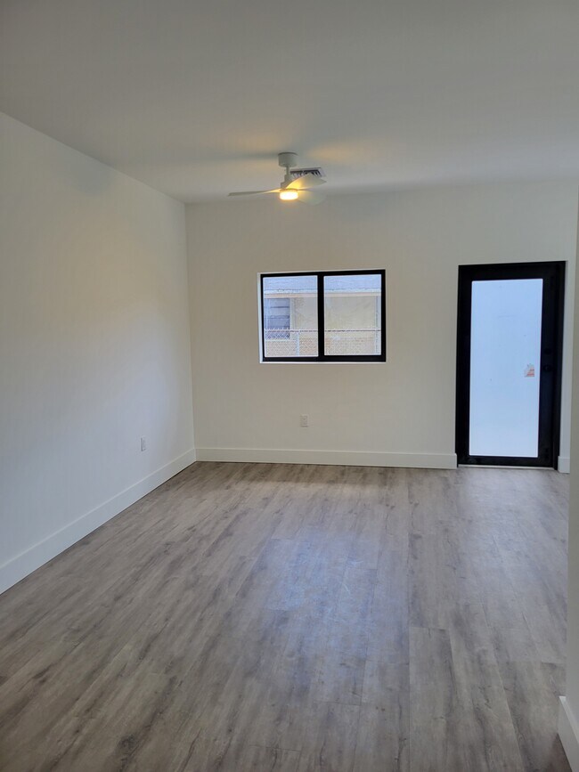 Building Photo - 4140 SW 18th St