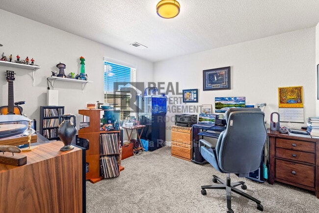 Building Photo - 218 E Chestnut St