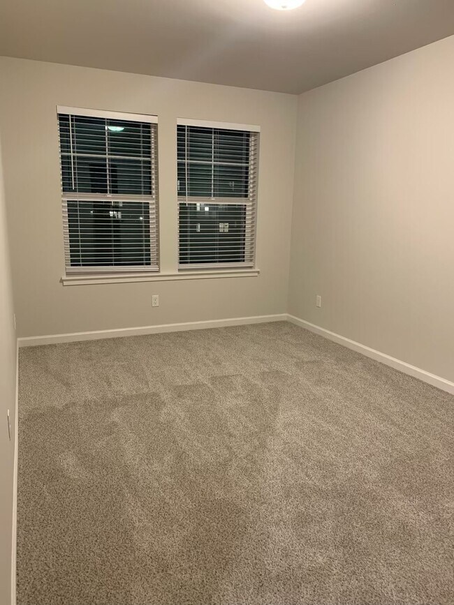 Building Photo - 3314 SE Farrow Ln