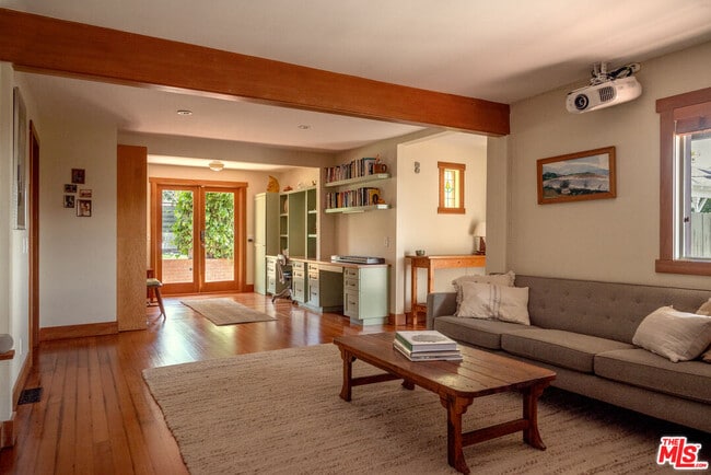 Building Photo - 1480 N Mentor Ave