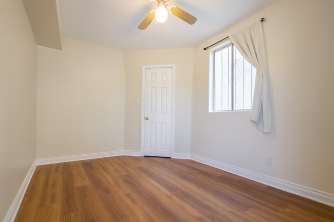 Building Photo - 3109 S Catalina St