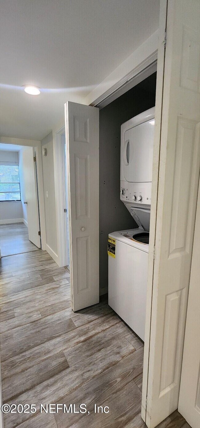 Building Photo - 3 Castania Ct