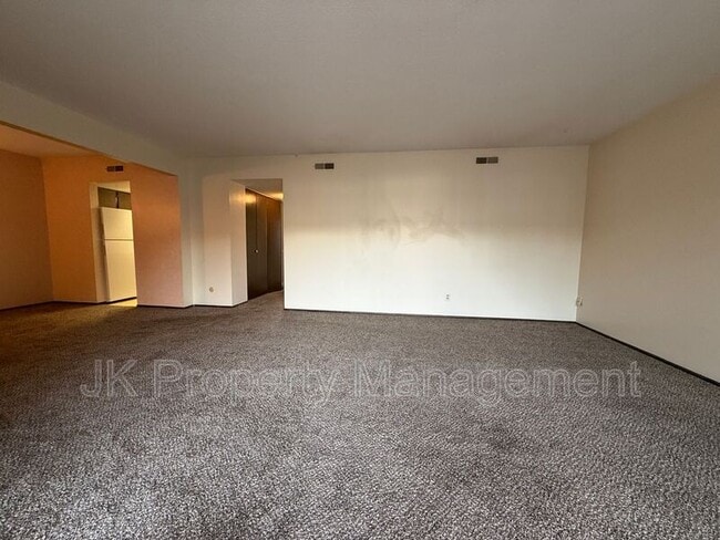 Building Photo - 2300 14th Ave S