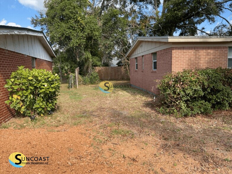 Building Photo - 4805 Locksley Ave