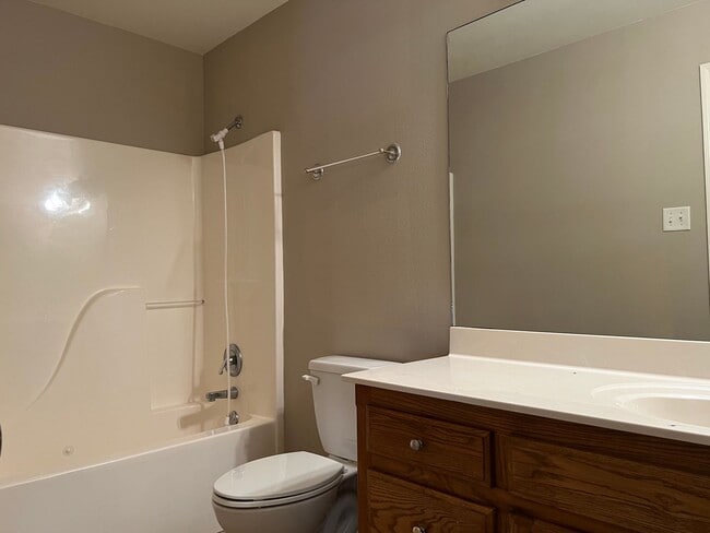 Building Photo - 319 Autumn Dr