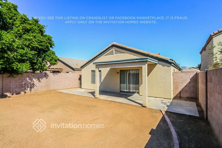 Building Photo - 10933 E Clovis Ave