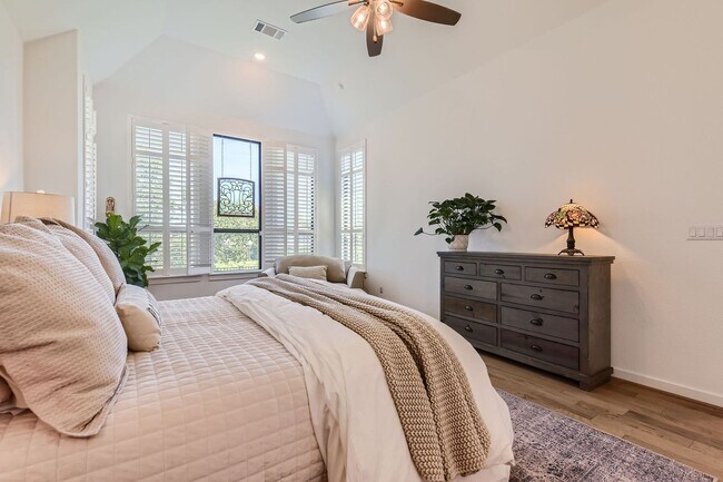 Building Photo - Available Now: Gorgeous 4 Bed/3.5 Bath wit...