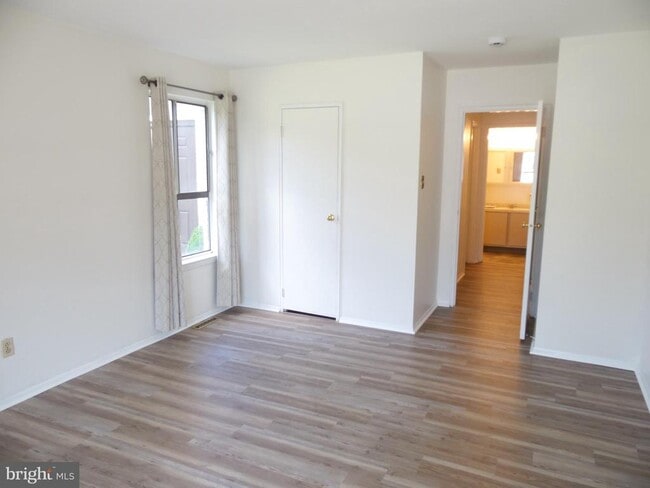 Building Photo - 1602 Raintree Ln