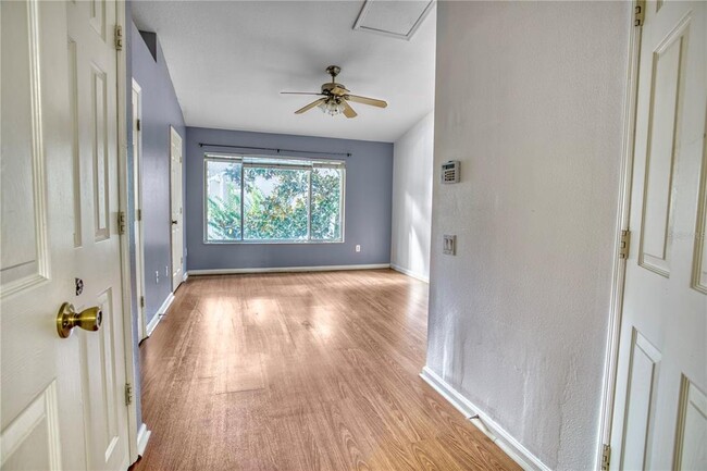 Building Photo - 1050 Vineland Pl