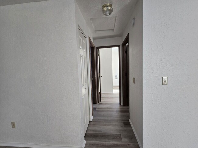 Building Photo - 140 NE Atkinson Ct