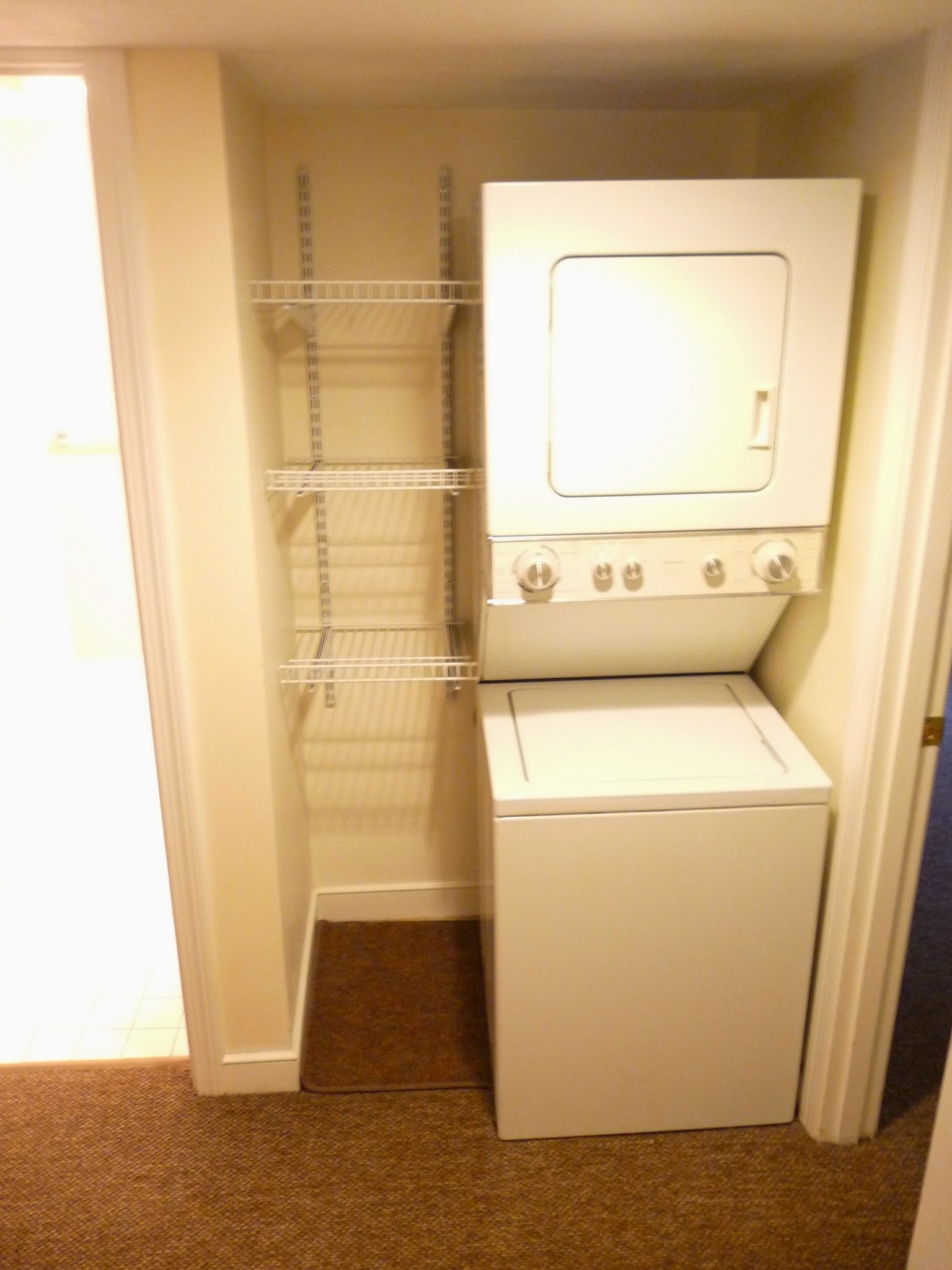 washer/dryer - 44 Lawrence Ln
