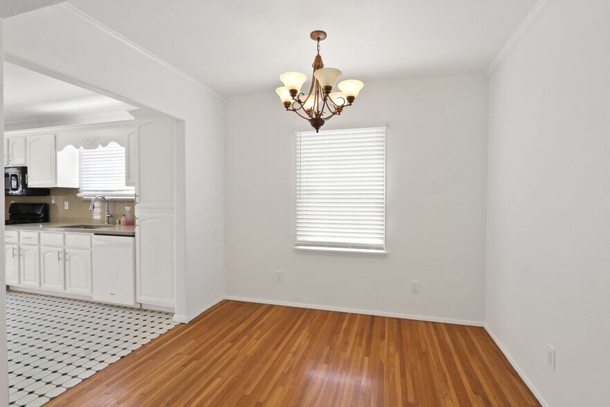 Building Photo - 4232 Walnut