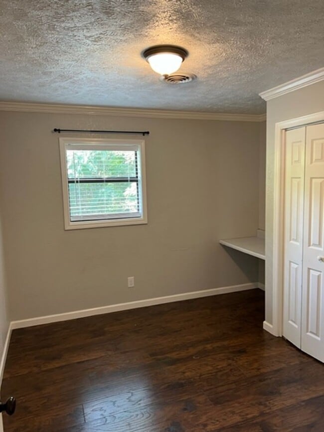 Building Photo - Maryville 37801 - 3 bedroom 2 bath (Upstairs Only) home - Contact Troy Adams (865) 233-6949