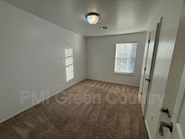 Building Photo - 25934 E 90th St S